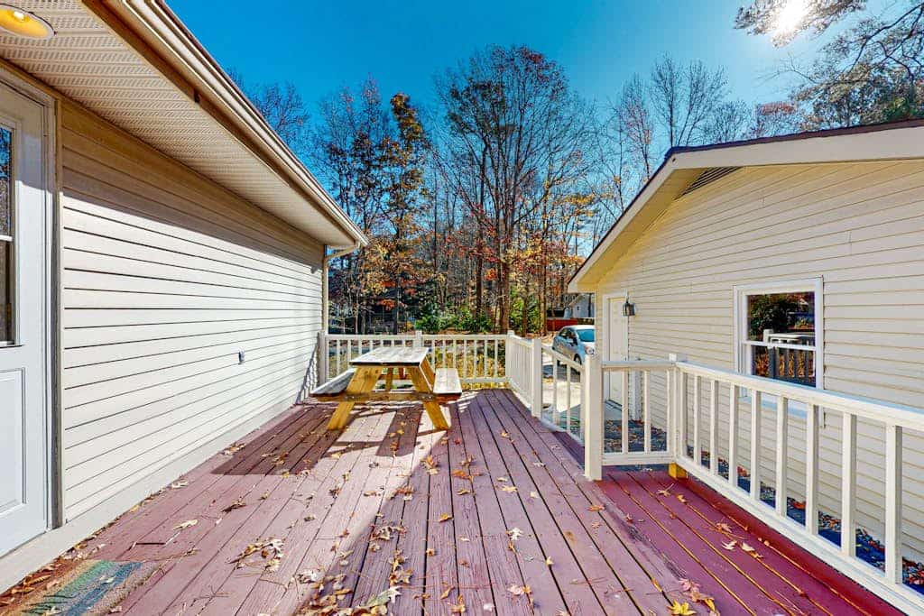 Gorgeous home with an enclosed yard, grill, fireplace, chef's kitchen, AC, & W/D