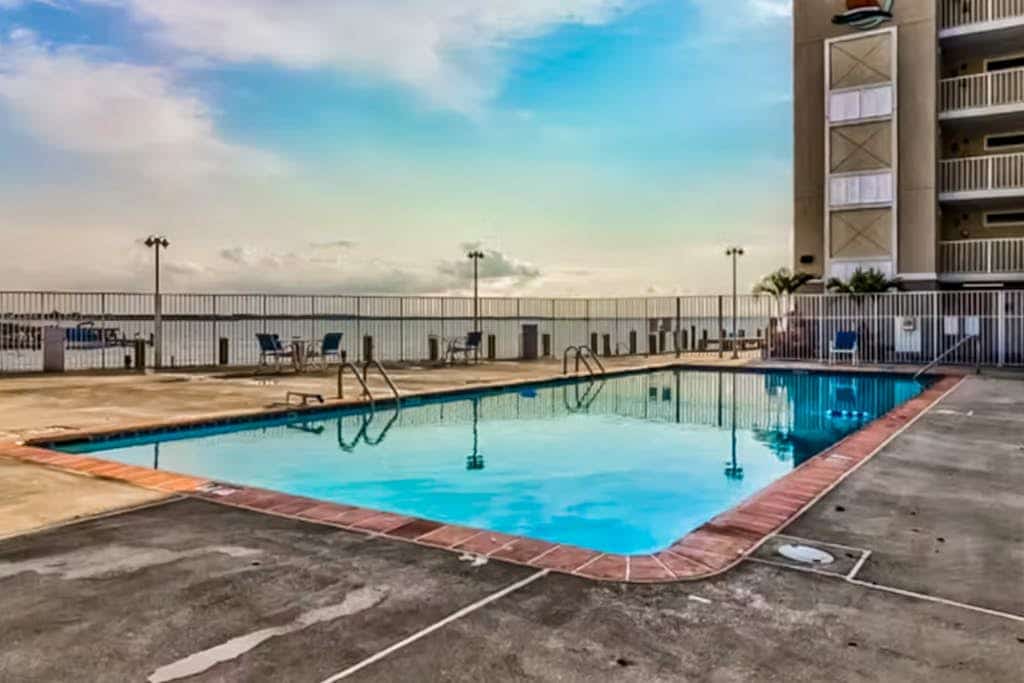 Mid-town condo with pool & grill access - scenic balcony w/canal & bay view