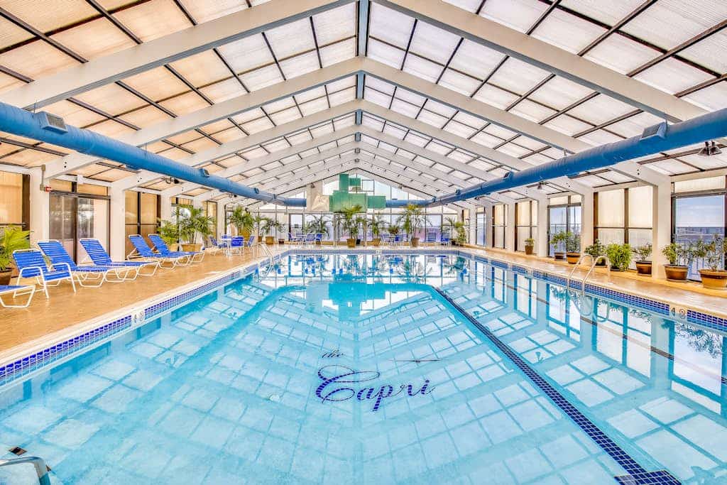 Capri Condo w/ Bay View Balcony, WiFi, AC, W/D & Shared Pool/Gym/Tennis/Sauna