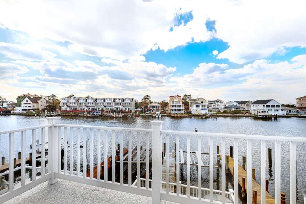 Sunset Harbour townhouse with balcony, & central AC