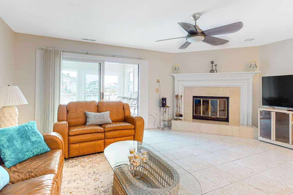 Sunset Harbour townhouse with balcony, & central AC