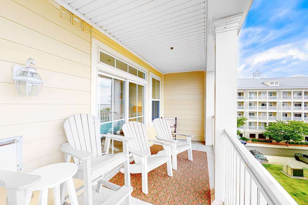 Amazing Family Condo w/ AC, Private W/D, Shared Pool, Free WiFi, & Bay Views