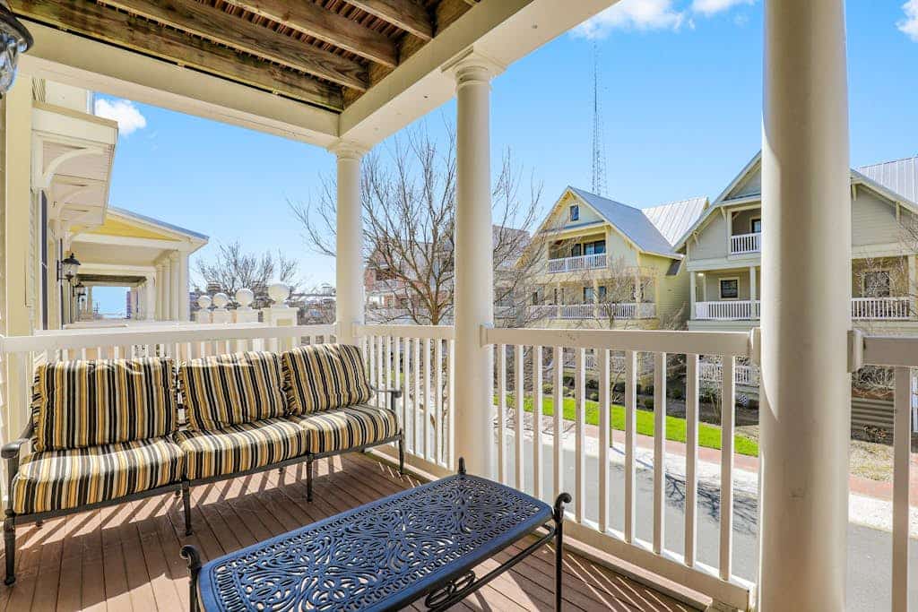 Amazing bay townhouse with W/D, central AC, free WiFi, & indoor pool