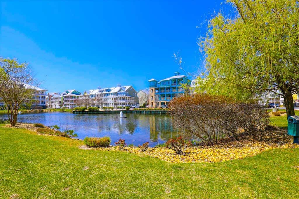 Amazing bay townhouse with W/D, central AC, free WiFi, & indoor pool