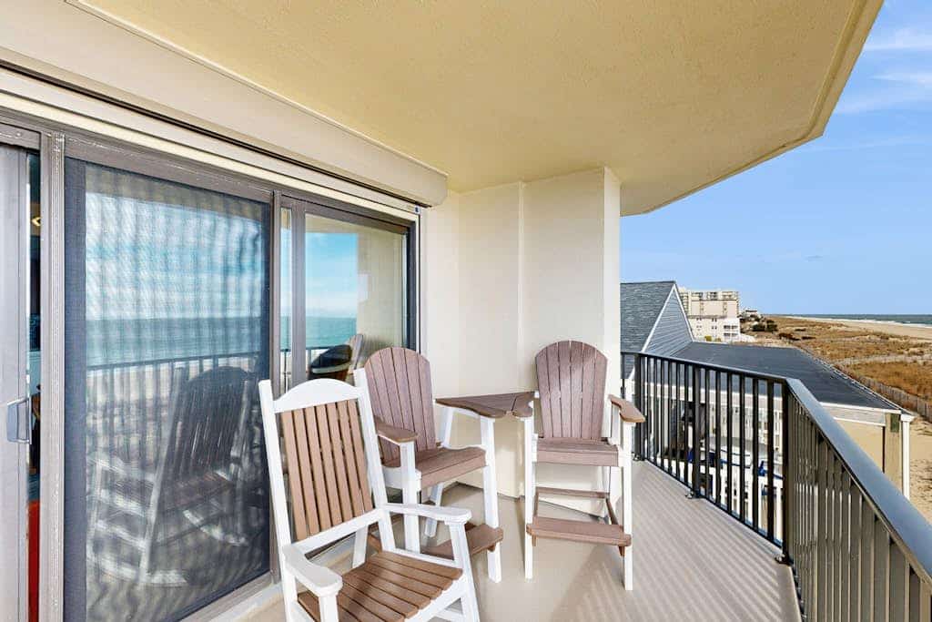 Oceanfront Condo w/ Gorgeous View, 2 Balconies, AC, Laundry & Shared Pool