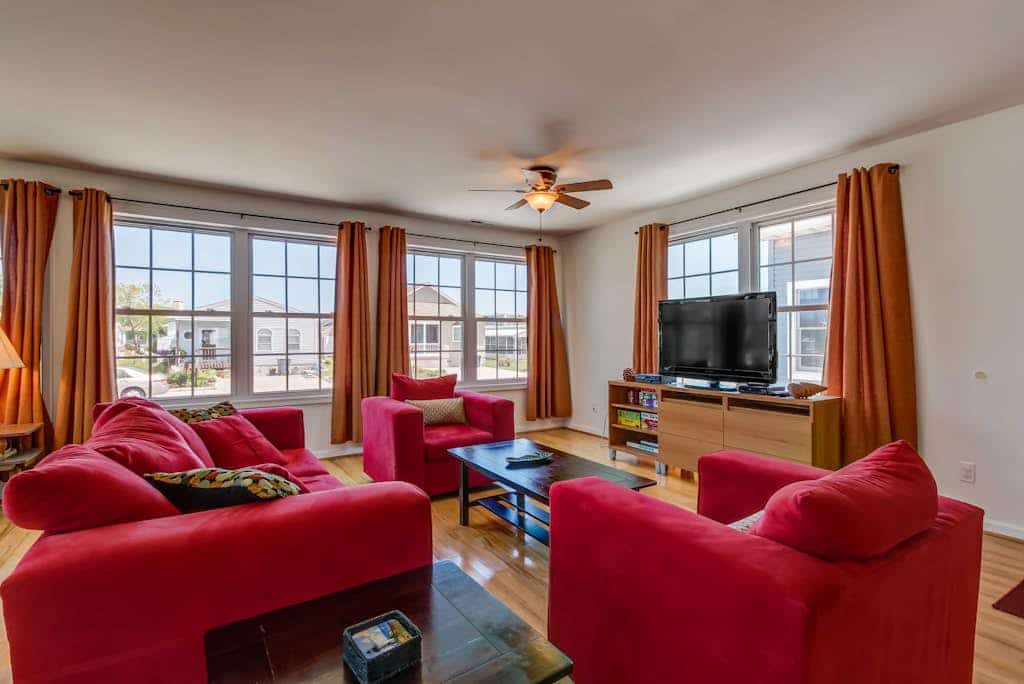 Spacious home w/ community pools, tennis, & docks - ADA compliant