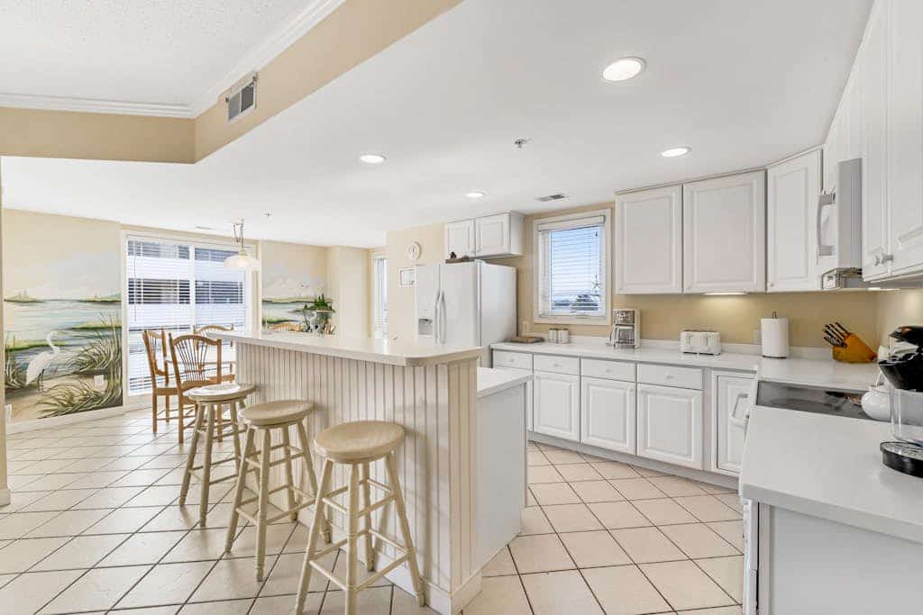 Jetty's Break 301 w/ Ocean View, Balcony, WiFi, Shared Pool - 1/2 Block to Beach