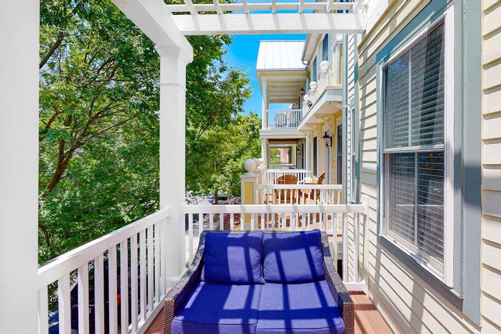 Sunset Island Townhouse w/Shared Pool, AC, Private W/D, Free WiFi - Near Beach
