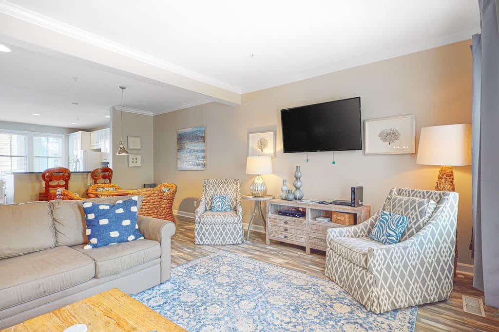 Sunset Island Townhouse w/Shared Pool, AC, Private W/D, Free WiFi - Near Beach