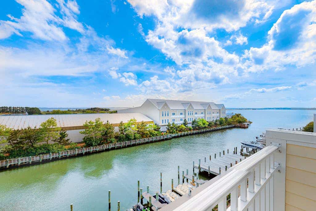 Large & Beautiful House w/Shared Pool, Water Views, WiFi, AC, W/D
