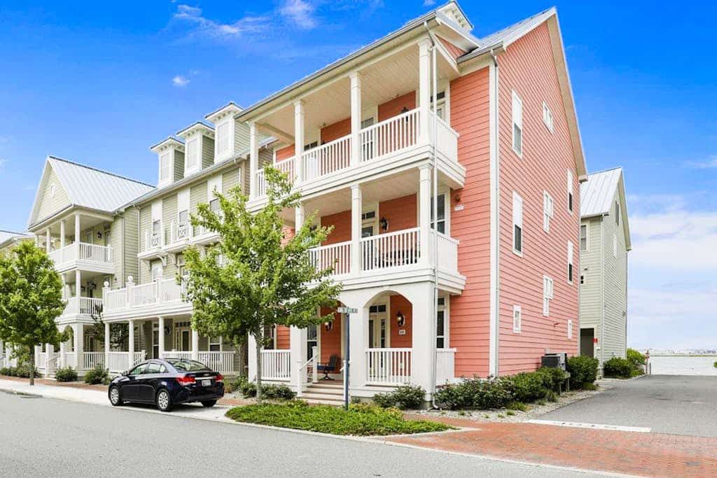Spectacular House Near Bay w/Shared Pool, Water Views, Private W/D, AC, WiFi