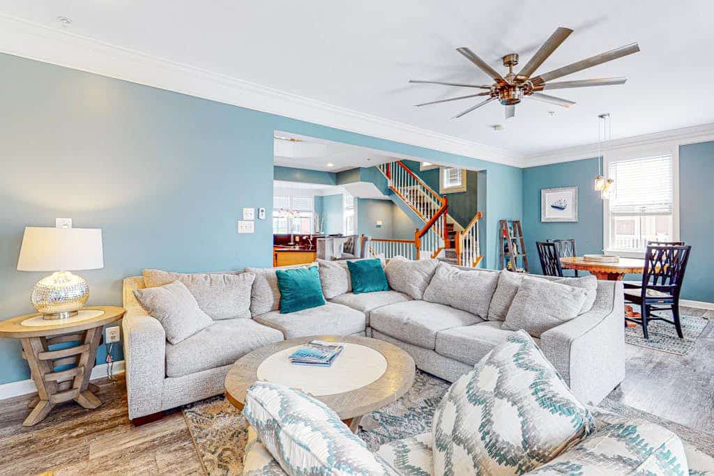 Spectacular House Near Bay w/Shared Pool, Water Views, Private W/D, AC, WiFi