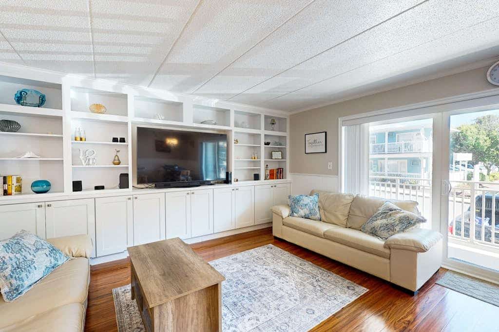 Beach block condo w/private balcony, steps away from dining and entertainment
