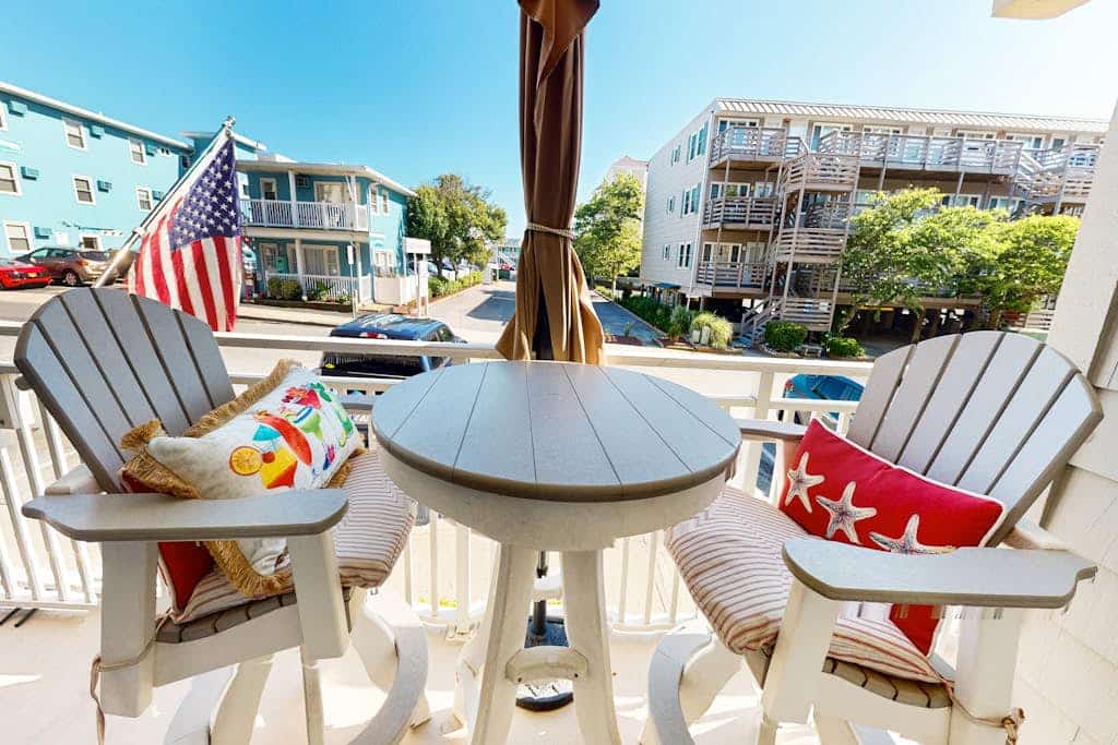 Beach block condo w/private balcony, steps away from dining and entertainment