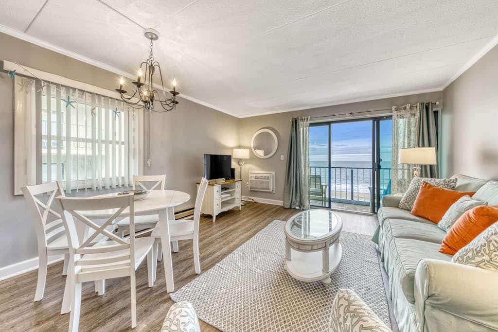 Top-floor, beachfront condo w/private balcony, ocean views, and beach access