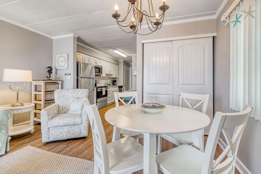 Top-floor, beachfront condo w/private balcony, ocean views, and beach access