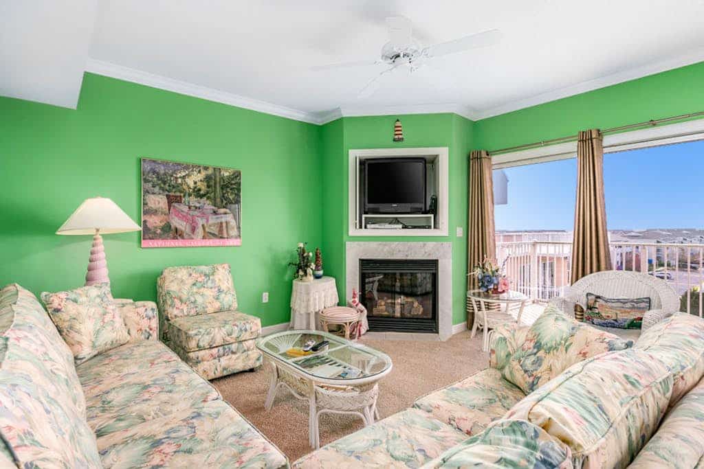 Lorelei I condo with free WiFi, AC, private W/D, and pool - two blocks to beach