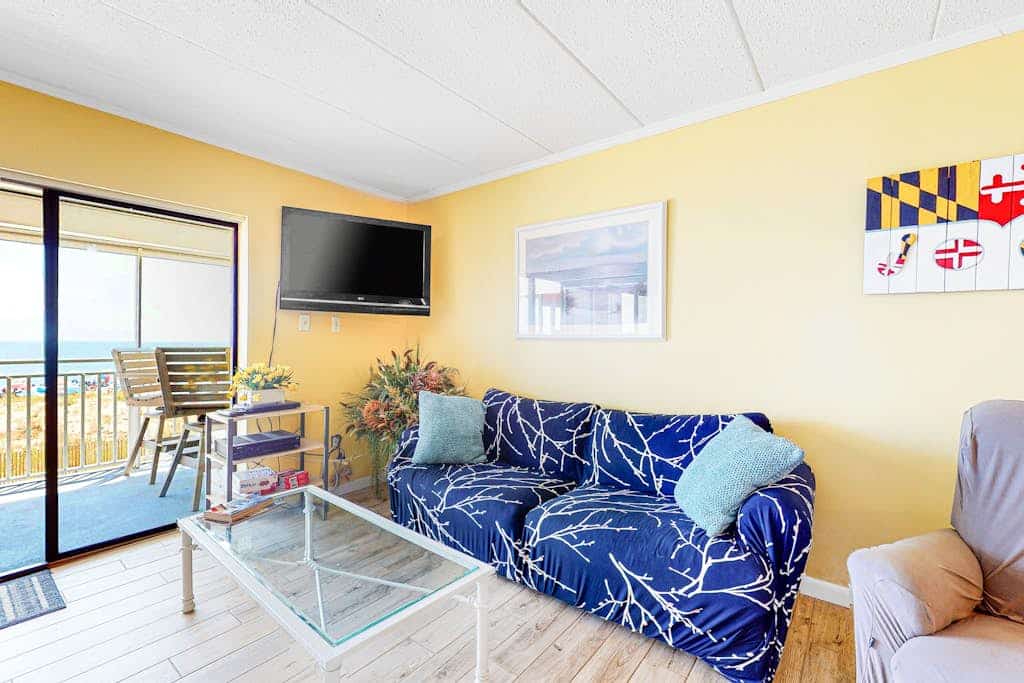 Oceanfront Mooring Condo w/ Ocean View, WiFi, W/D, AC - Relax and Unwind