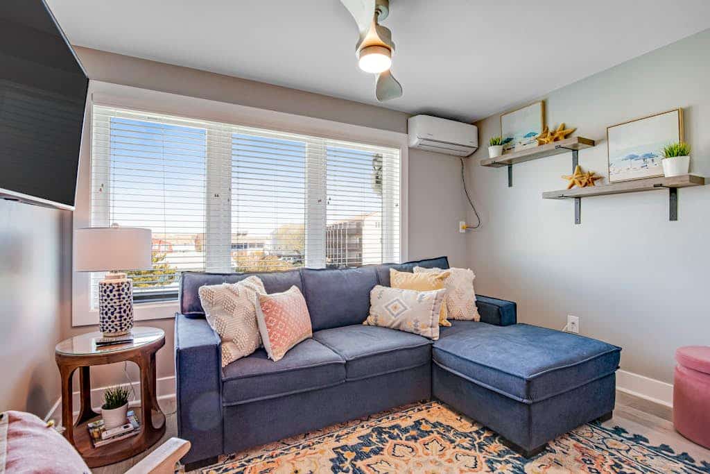 Third-Floor condo with bay views, WiFi, partial A/C, and private W/D