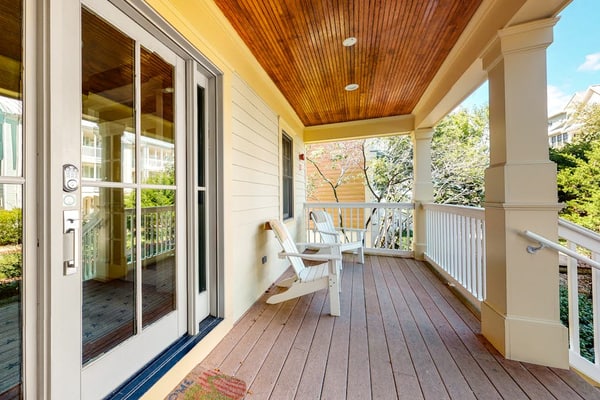 New custom-built decorator showcase with elevator, bay view & resort pools