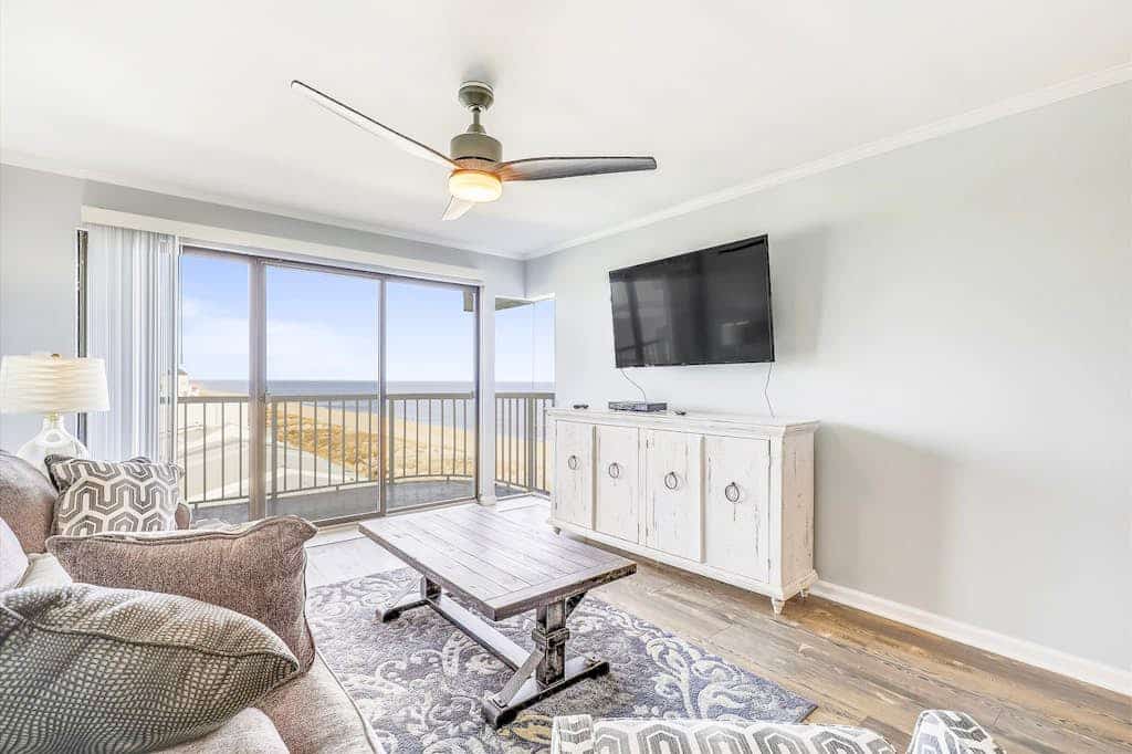 Beachfront Condo w/Water Views, Central AC, WiFi, Shared Pool - Next to Beach