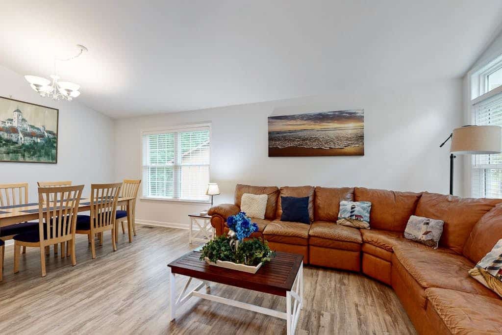 Eastern Shore Getaway with Screened Porch, WiFi & Access to 5 Pools & Beach Club