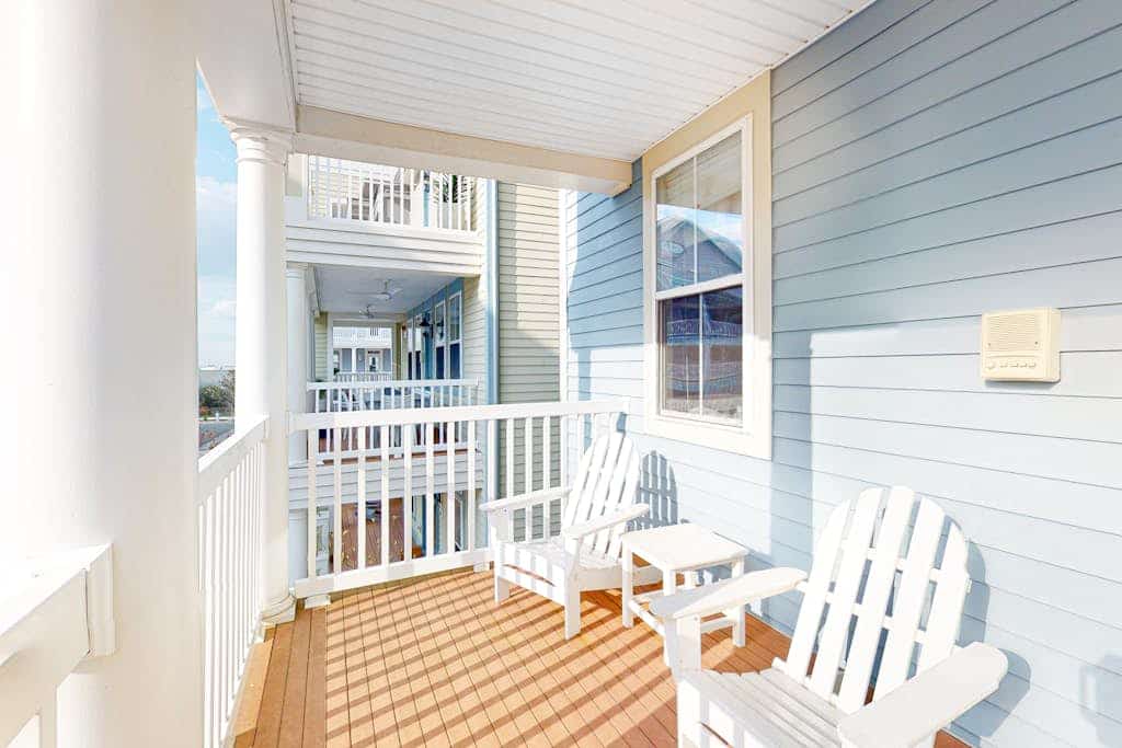 Big & Beautiful Home Steps From Bay w/Shared Pool, WiFi, AC, Water Views, & W/D
