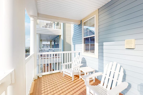 Big & Beautiful Home Steps From Bay w/Shared Pool, WiFi, AC, Water Views, & W/D