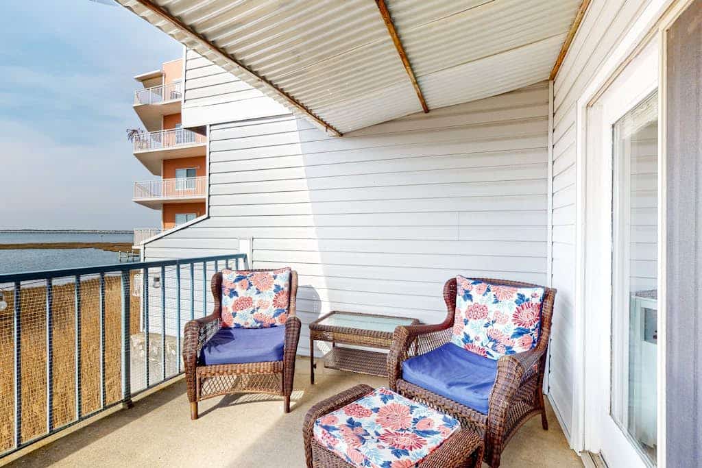 Waterfront condo with pool, balcony, games, central AC, smart TVs, & W/D