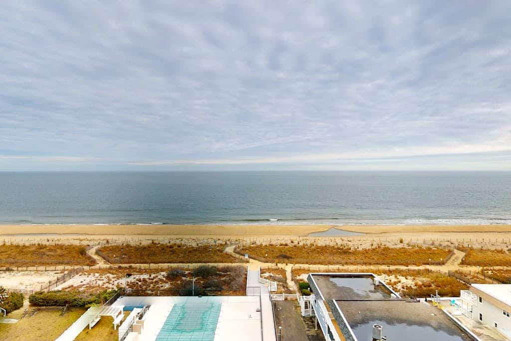 Oceanfront condo with ocean views, beachfront access, pool, & tennis courts