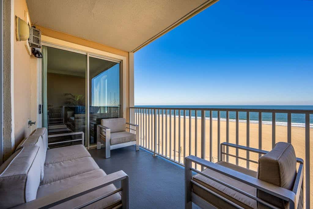 Oceanfront Belmont Towers Condo w/ Shared Pool, Private W/D, Free WiFi, AC