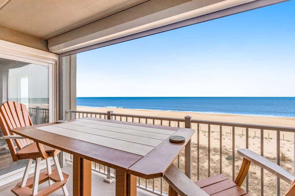 Oceanfront Pelican Beach condo with sunrise ocean views, AC, laundry & WiFi
