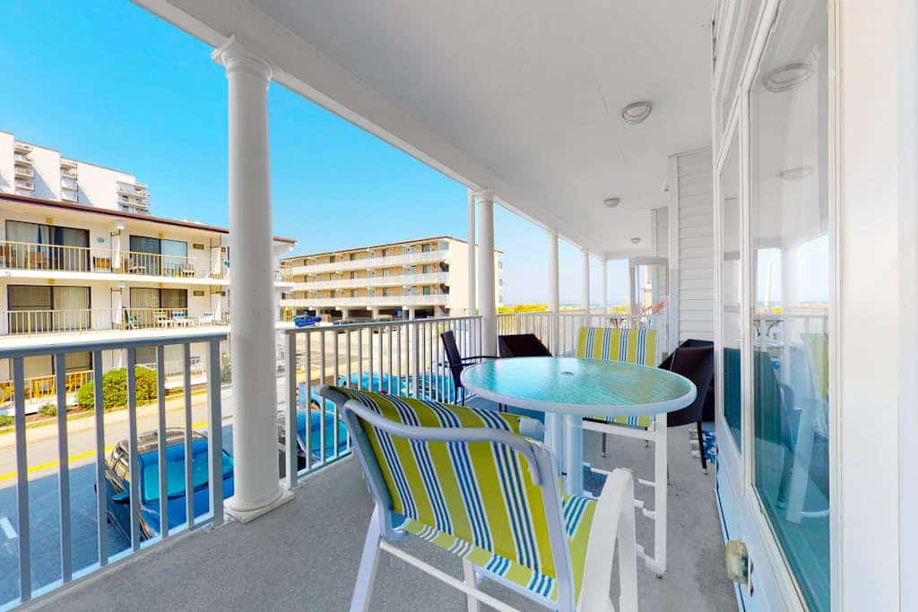 Stunning Condo Steps From Beach w/Private Washer/Dryer, Free WiFi, & Central AC