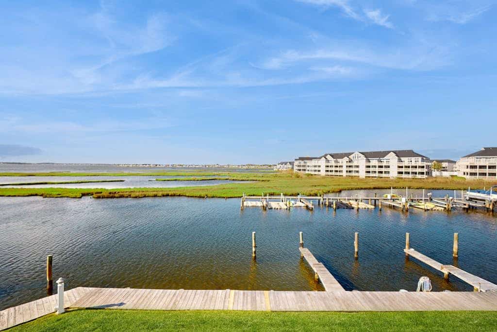 Pristine bay front townhome in Ocean City: Sweeping views, modern amenities