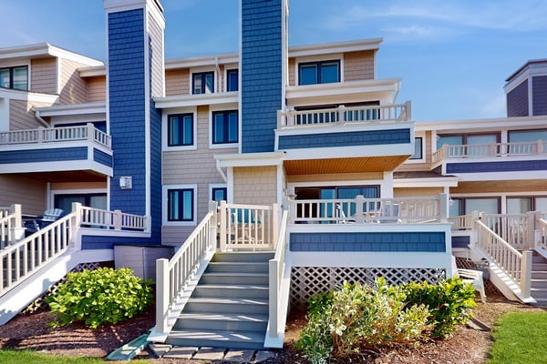 Pristine bay front townhome in Ocean City: Sweeping views, modern amenities