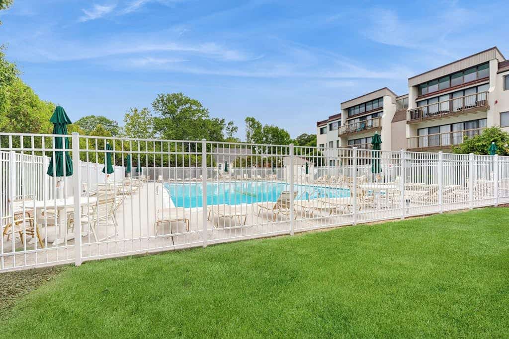 1st-floor condo near the ocean & beaches with seasonal pool, tennis, patio, AC