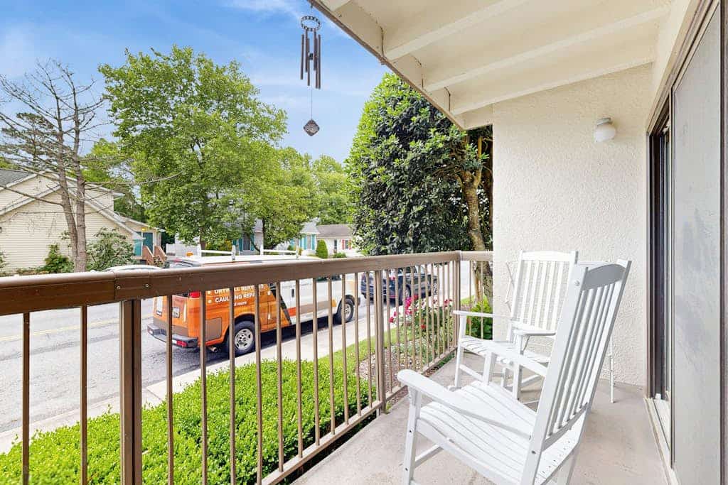 1st-floor condo near the ocean & beaches with seasonal pool, tennis, patio, AC