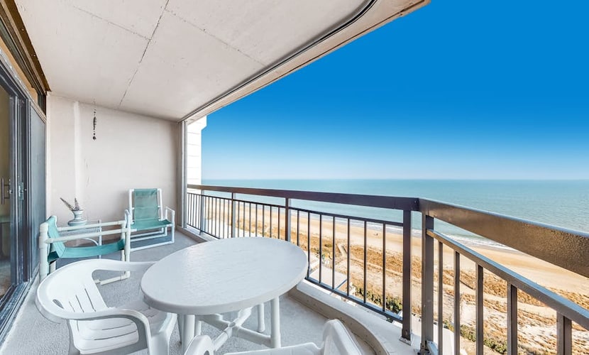 Oceanfront Getaway w/ Free WiFi, a Private Washer/Dryer, Shared Pool, & Tennis