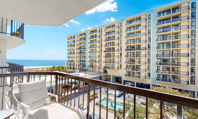 Braemar Towers Condo w/ Free WiFi, AC, Ocean View, Private W/D, Shared Pool