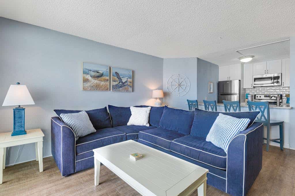 Oceanfront Condo with a Balcony, AC, WiFi, Ocean View & Shared Outdoor Pool
