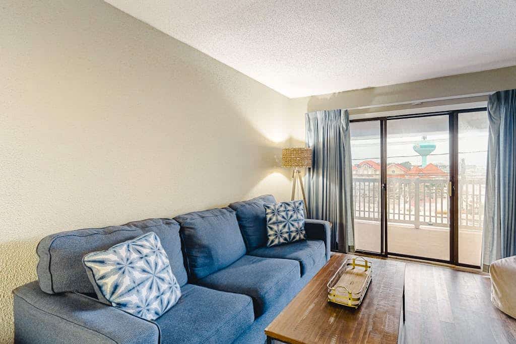 One Block to the Beach Casual Condo with WiFi, Central AC & Washer/Dryer