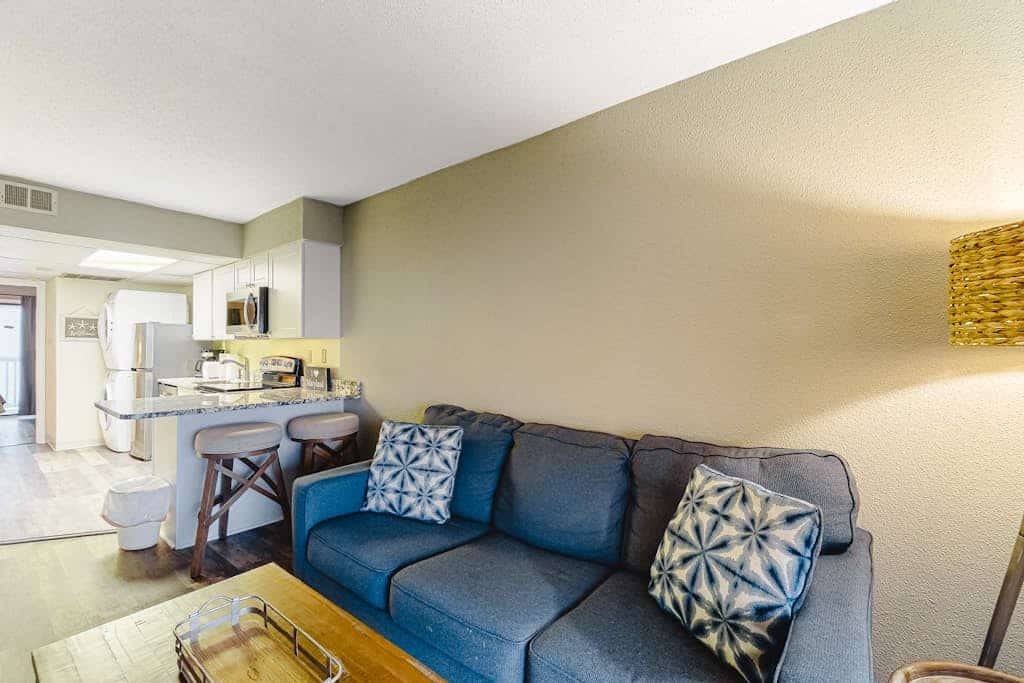 One Block to the Beach Casual Condo with WiFi, Central AC & Washer/Dryer
