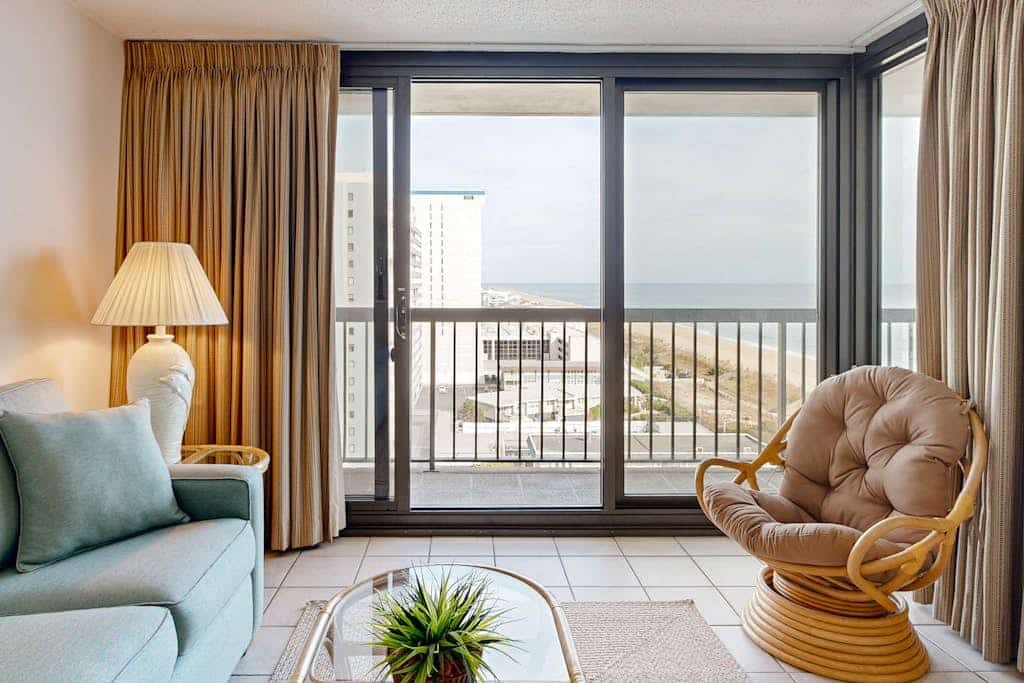 Beachfront condo with balcony, pools, game room, tennis, sauna & gym