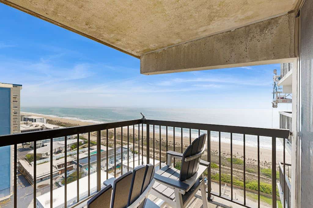 Convenient & budget-friendly beach condo with balcony, pools, sauna & gym