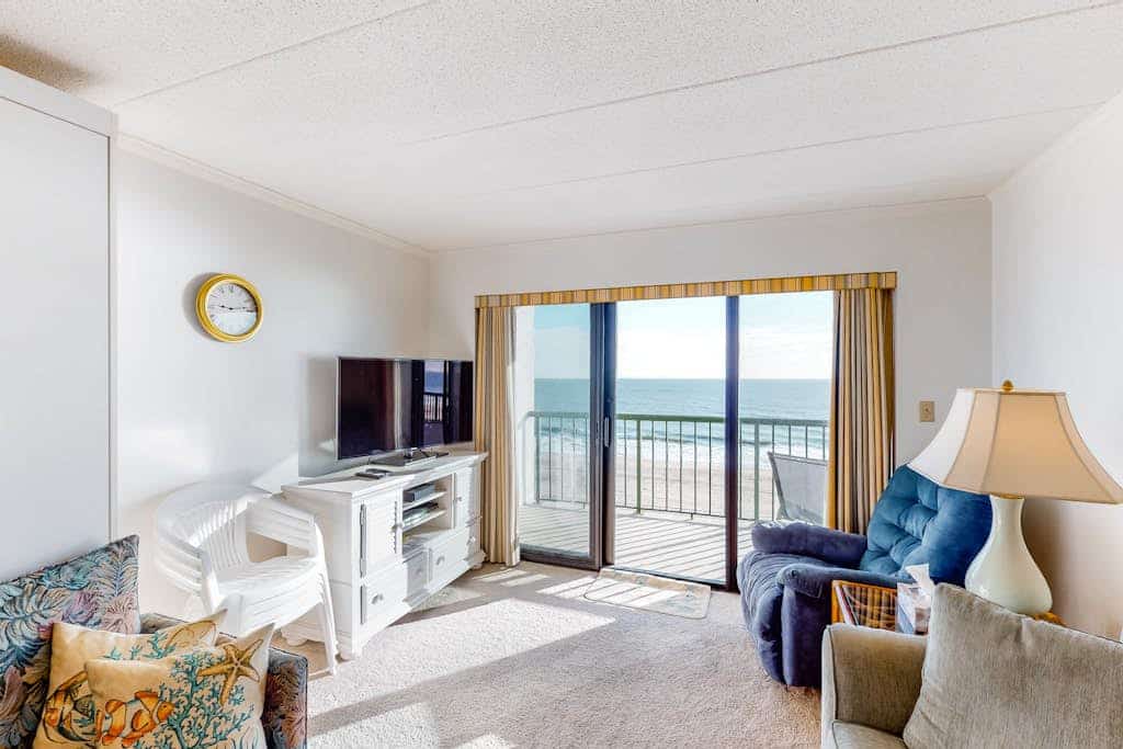Air-Conditioned, Oceanfront Condo with Balcony, WiFi, W/D & Shared Pool
