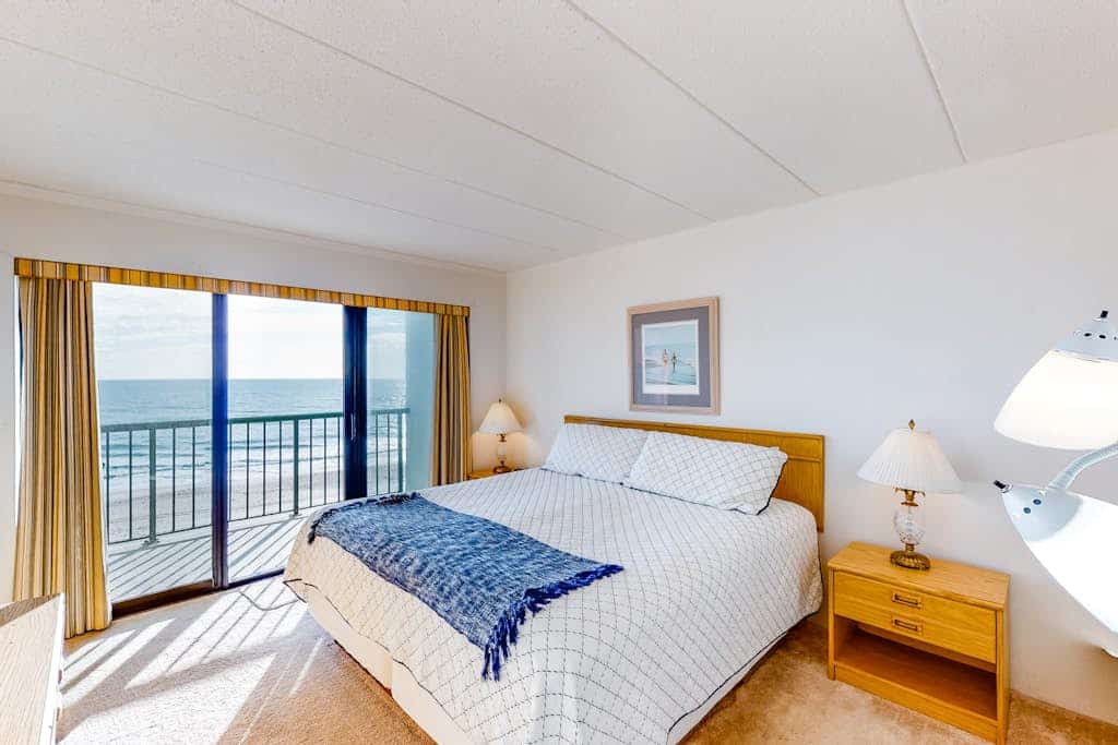 Air-Conditioned, Oceanfront Condo with Balcony, WiFi, W/D & Shared Pool