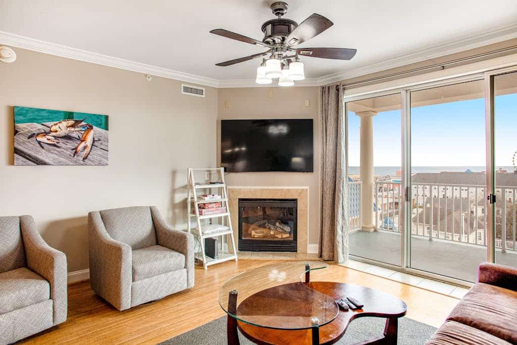 Snowbird-Friendly Condo w/ Free WiFi, A/C, Private W/D, Shared Pool, Ocean View