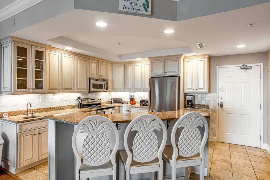 Snowbird-Friendly Condo w/ Free WiFi, A/C, Private W/D, Shared Pool, Ocean View