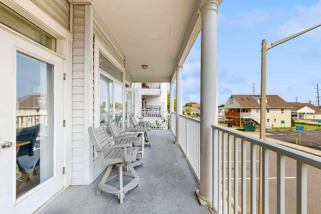 Bright, Modern Beach Home Steps From Water w/Ocean Views, Central AC, WiFi, W/D