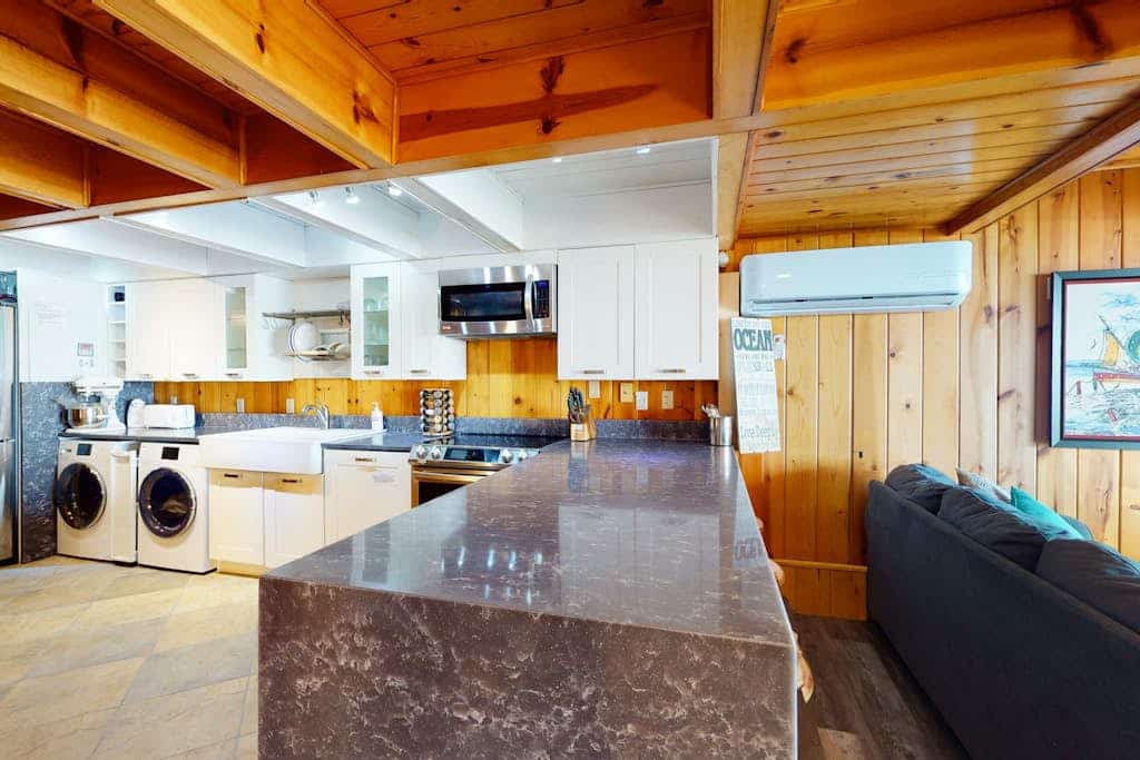 Oceanfront Townhouse w/Outdoor Deck, Washer/Dryer, Great Beach Location